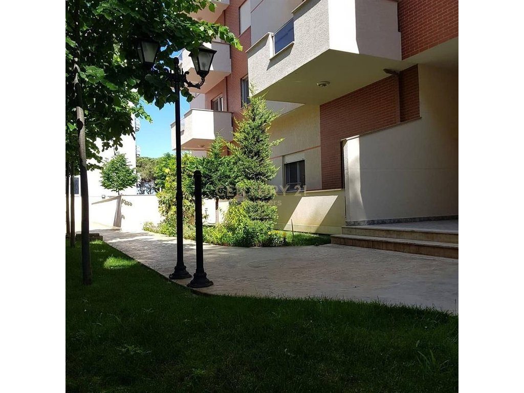 SHESIM APARTAMENT 1+1 50 METRA NGA DETI / GOLEM