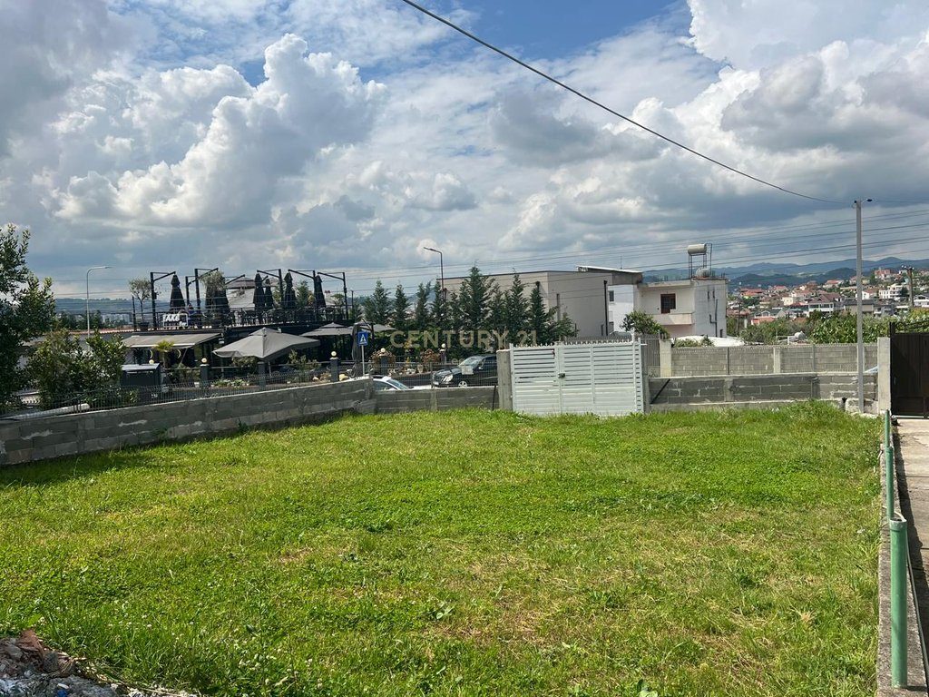 Jepet ambjent komercial me qira ne Paskuqan tek Liqeni.