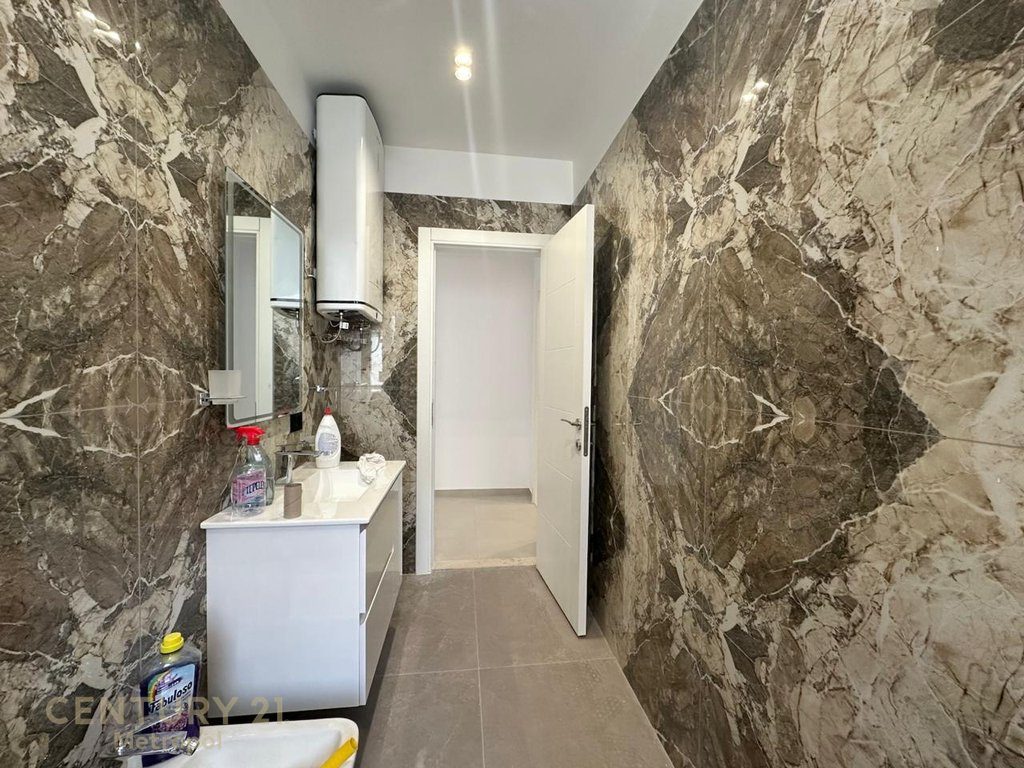 Shes apartament 2+1 ne zonën e Freskut!
