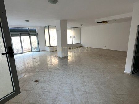 Dyqan ne shitje, Plazh/Durres