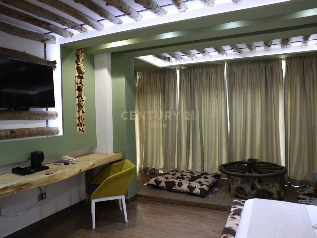 SHITET HOTEL SUPER I INVESTUAR TEK RRUGA E ELBASANIT!