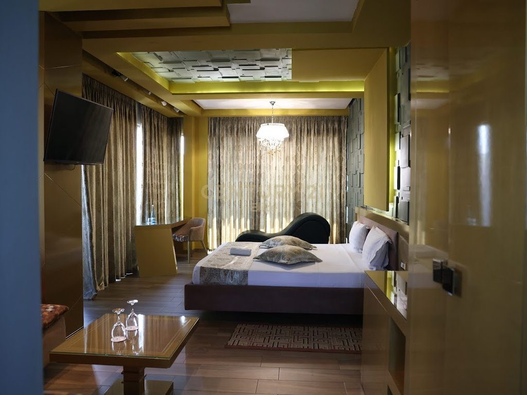 SHITET HOTEL SUPER I INVESTUAR TEK RRUGA E ELBASANIT!