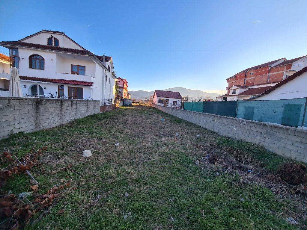 POGRADEC , TOKË PËR SHITJE  NË RRUGËN E VILAVE!!!!