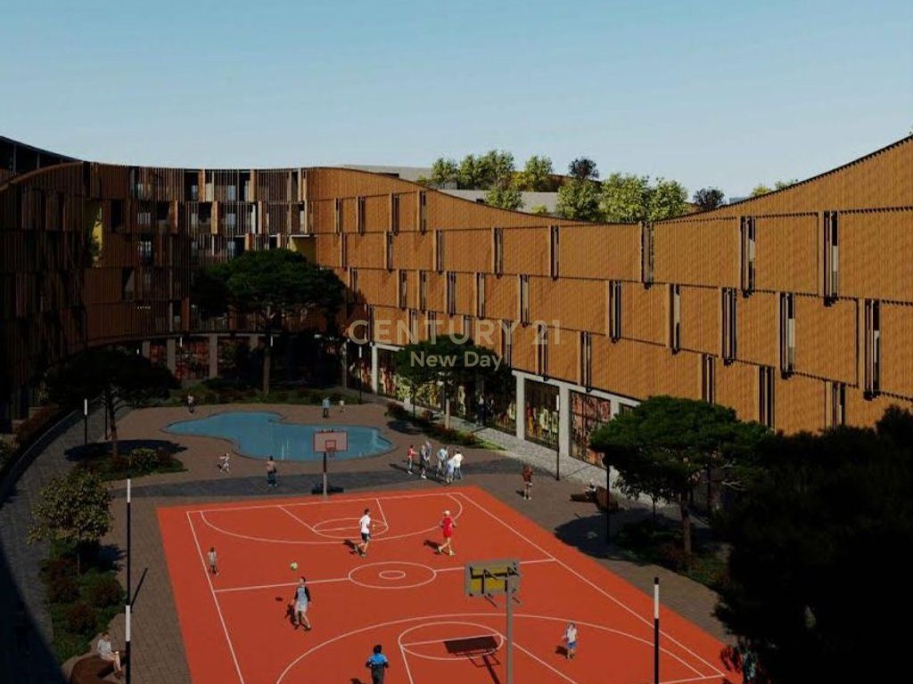 Apartament me oborr per shitje ne Golem.