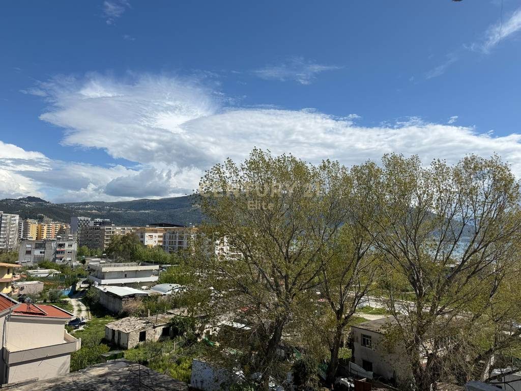 Shitet apartament ne  Plazhin e Vjeter ne VLORE.