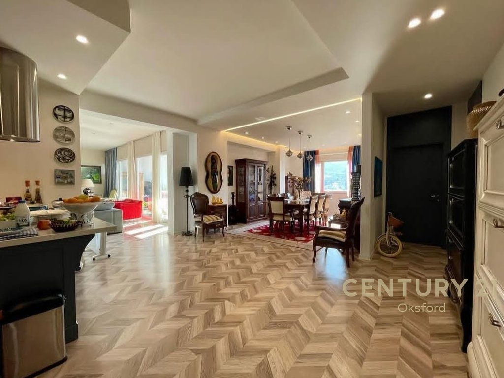 APARTAMENT 3+2+2+2 VERANDA PËR SHITJE NË KOMPLEKSIN 'TIRANA GOLDEN PARK'