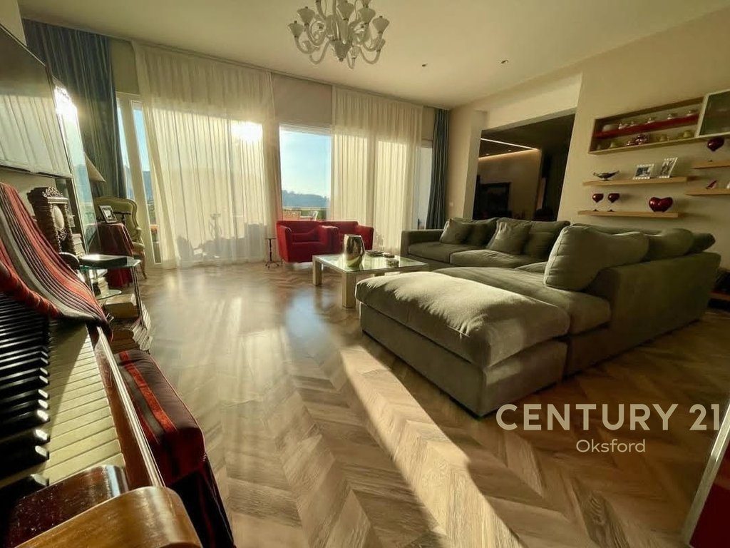 APARTAMENT 3+2+2+2 VERANDA PËR SHITJE NË KOMPLEKSIN 'TIRANA GOLDEN PARK'