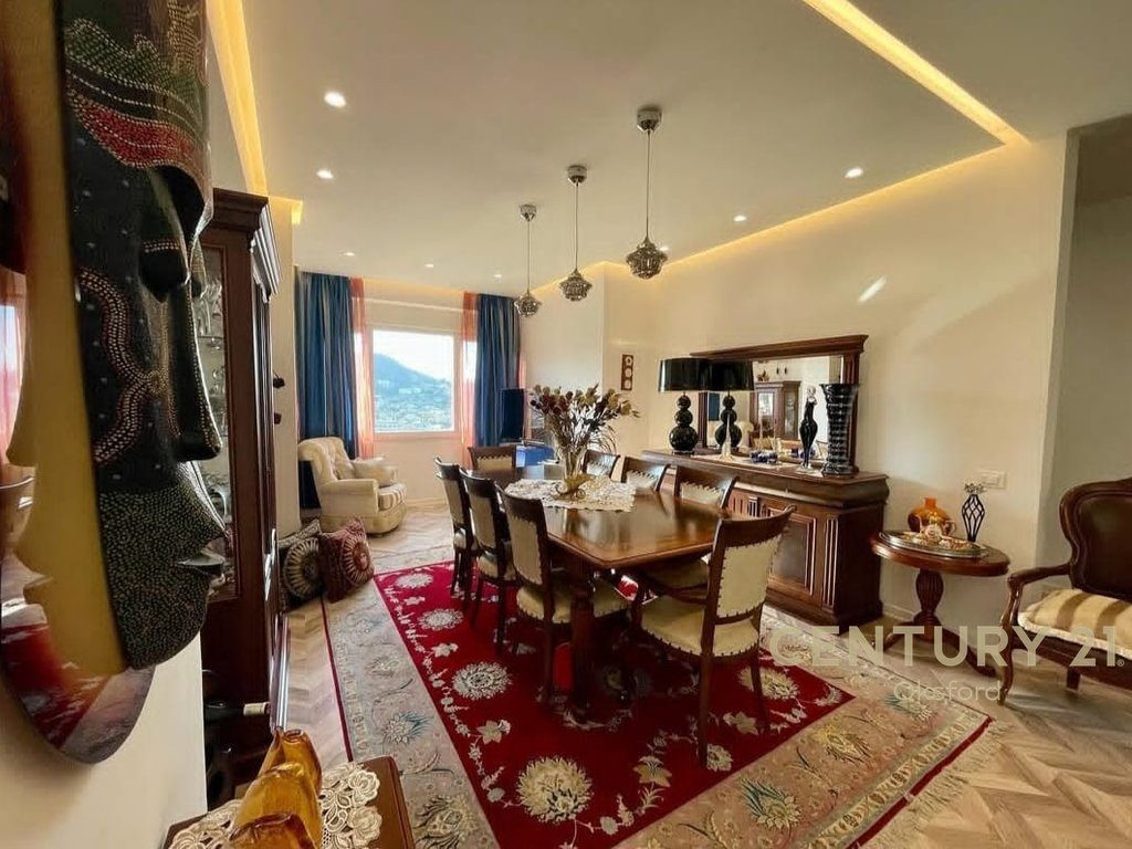 APARTAMENT 3+2+2+2 VERANDA PËR SHITJE NË KOMPLEKSIN 'TIRANA GOLDEN PARK'