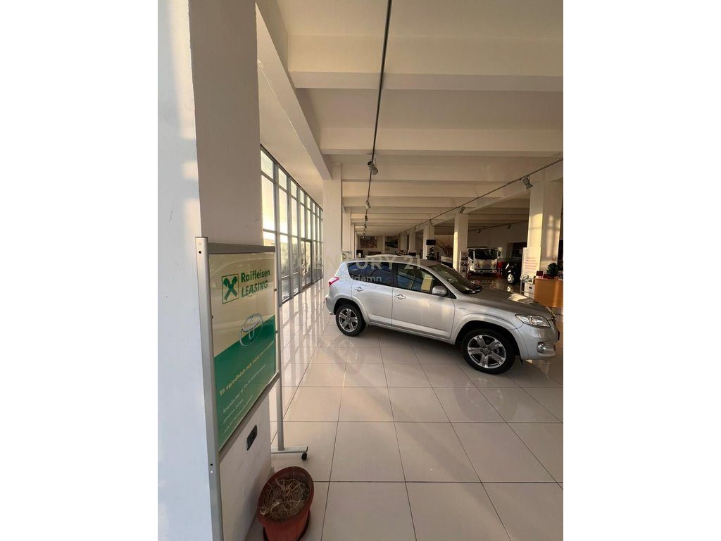 Ambient  Komercial  për Qira në Autostradën Tiranë - Durrës !