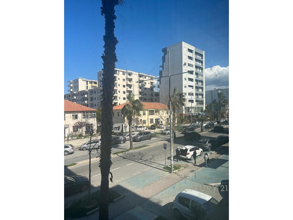 JEPET AMBIENT BIZNESI ME QERA NE ZONEN E PLAZHIT!!!!  - 1000€ | 191 m²