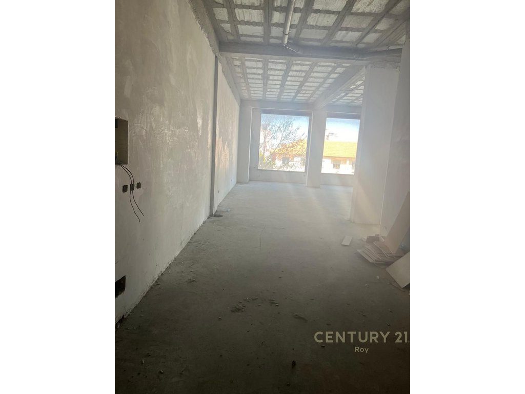 JEPET AMBIENT BIZNESI ME QERA NE ZONEN E PLAZHIT!!!!  - 1000€ | 191 m²