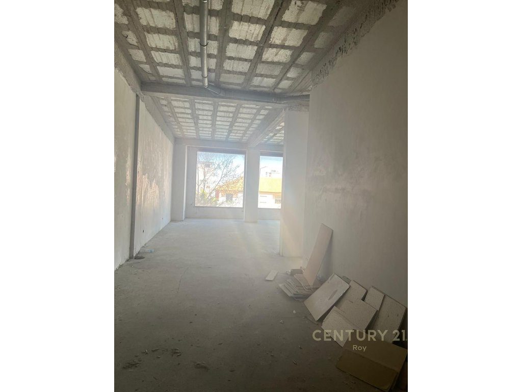 JEPET AMBIENT BIZNESI ME QERA NE ZONEN E PLAZHIT!!!!  - 1000€ | 191 m²