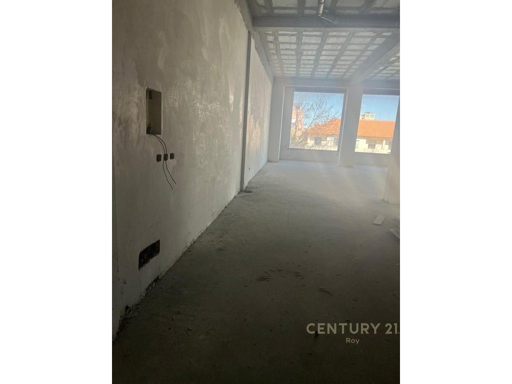 JEPET AMBIENT BIZNESI ME QERA NE ZONEN E PLAZHIT!!!!  - 1000€ | 191 m²