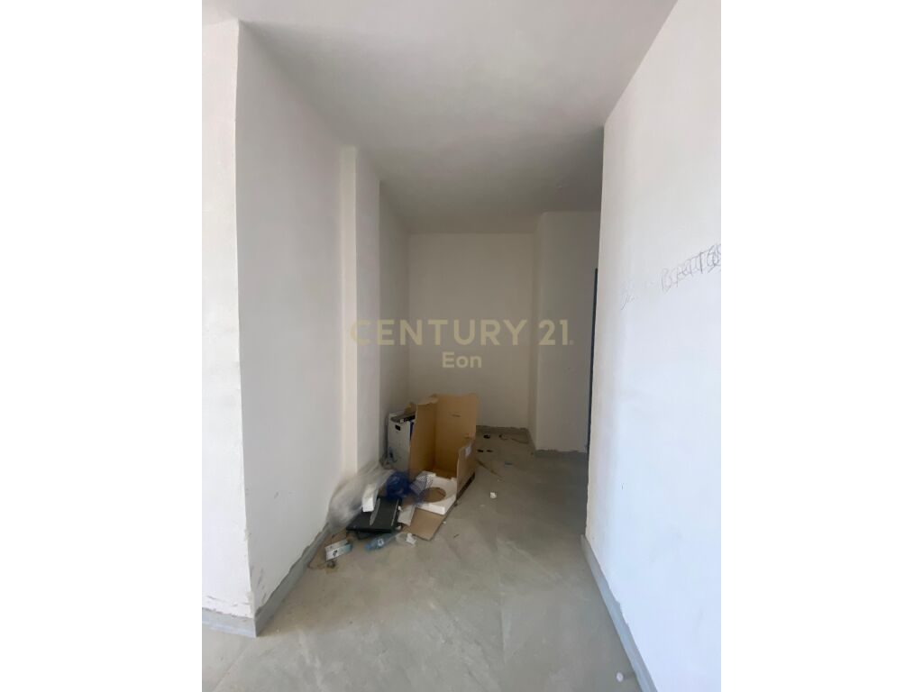 SHITET  APARTAMENT 1+1 ME PAMJE DETI NE QERRET!
