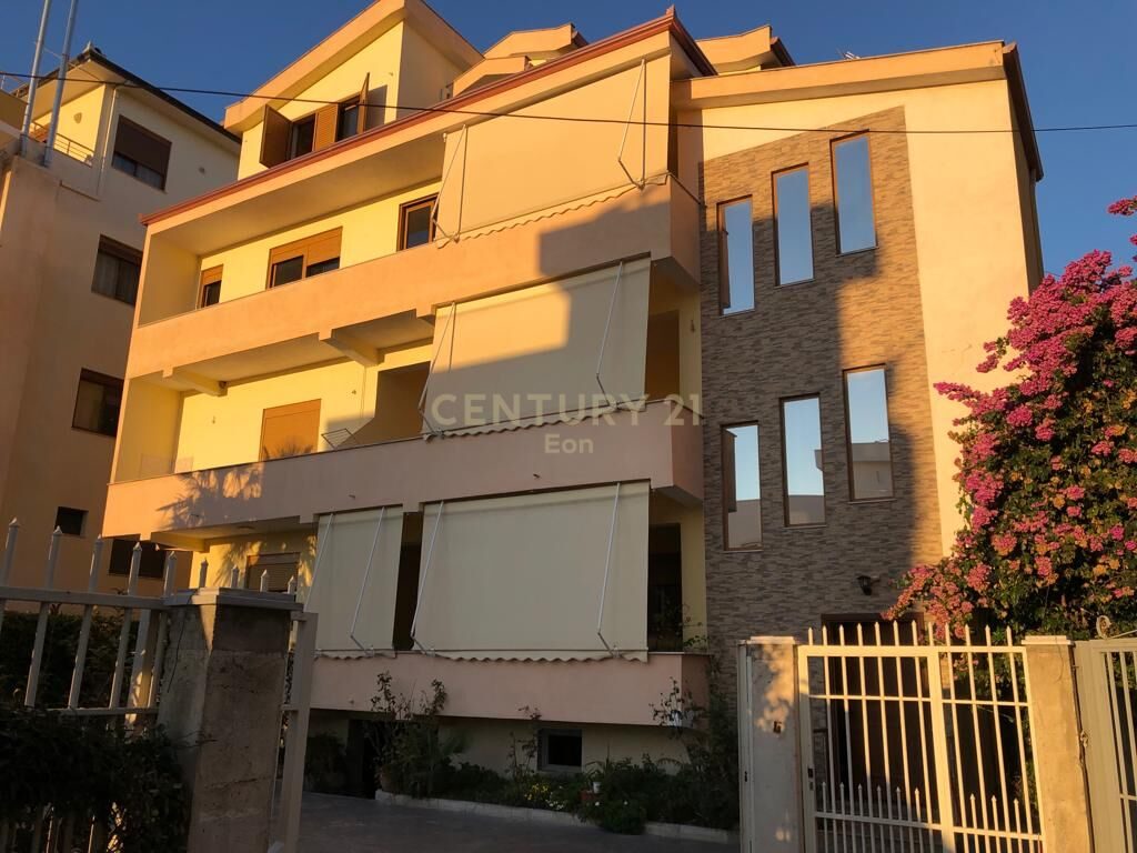 SHITEN 4 APARTAMENTE PJESE TE NJE VILE MUNDESI KTHIMI NE HOTEL NE PLEPA DURRES