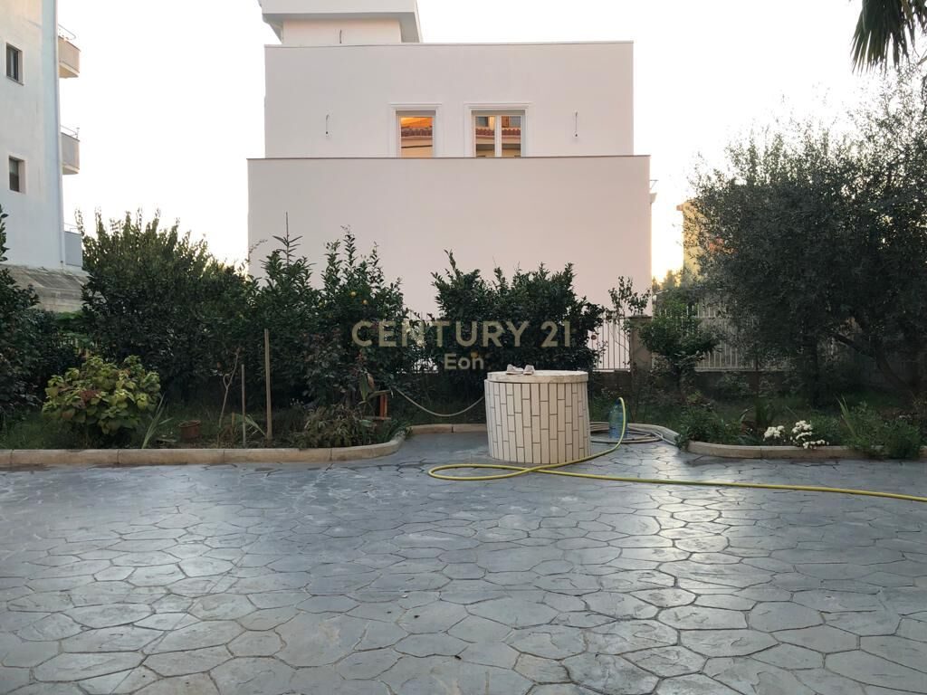SHITEN 4 APARTAMENTE PJESE TE NJE VILE MUNDESI KTHIMI NE HOTEL NE PLEPA DURRES