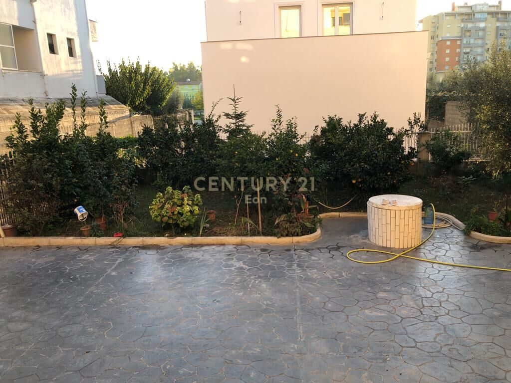 SHITEN 4 APARTAMENTE PJESE TE NJE VILE MUNDESI KTHIMI NE HOTEL NE PLEPA DURRES