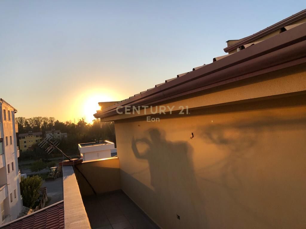 SHITEN 4 APARTAMENTE PJESE TE NJE VILE MUNDESI KTHIMI NE HOTEL NE PLEPA DURRES
