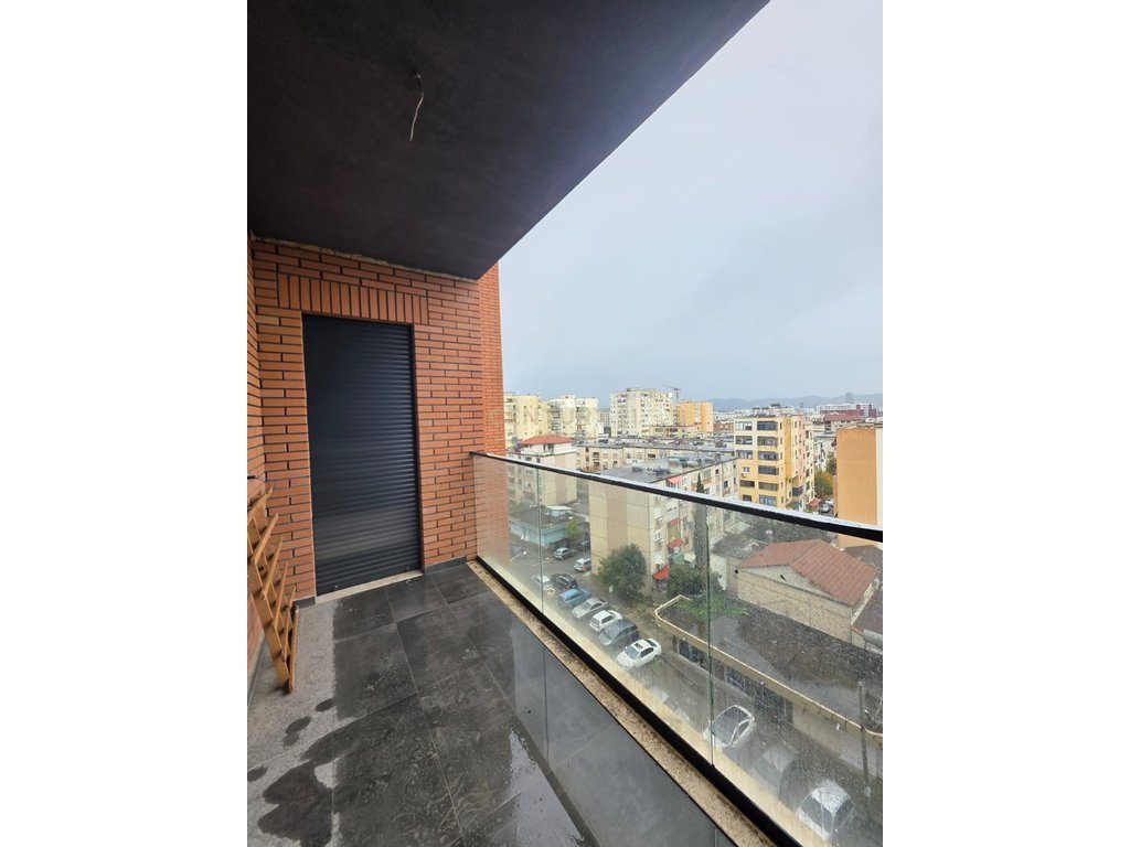 Apartament 2+1 per shitje ne Porcelan