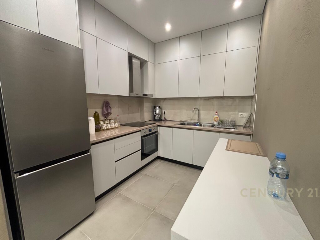 SHITET APARTAMENT 2+1 TE SAN PIETRO,GJIRI I LALZIT !
