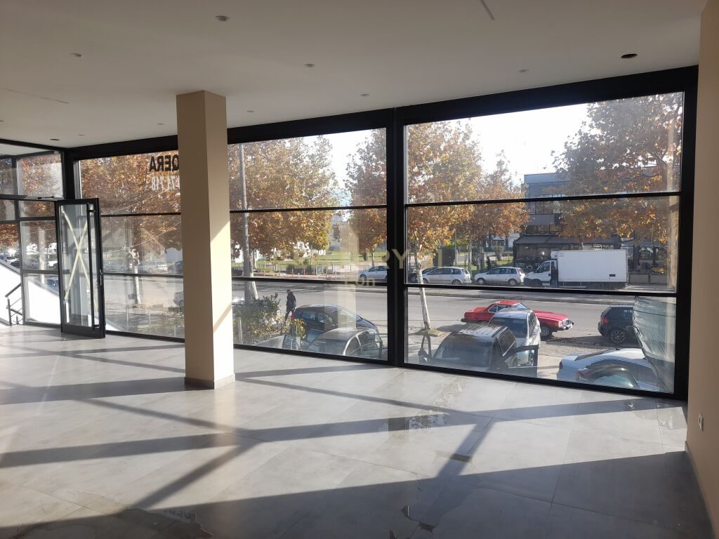 Jepet me qira ambient biznesi  në Ish këneta, Durrës!