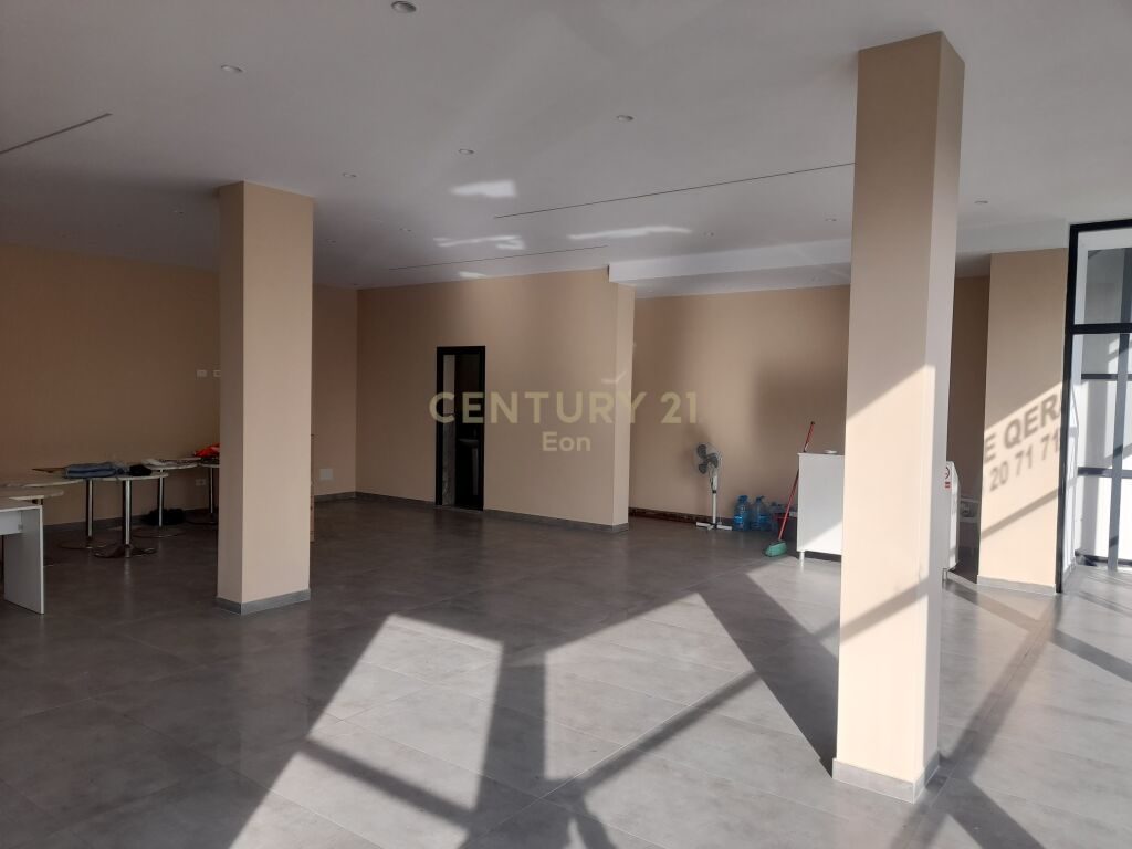 Jepet me qira ambient biznesi  në Ish këneta, Durrës!