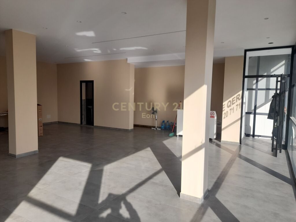 Jepet me qira ambient biznesi  në Ish këneta, Durrës!