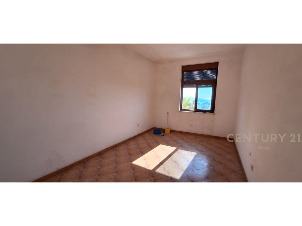 AMBJENT PER ZYRE PER QIRA NE VOLLGA - 400€