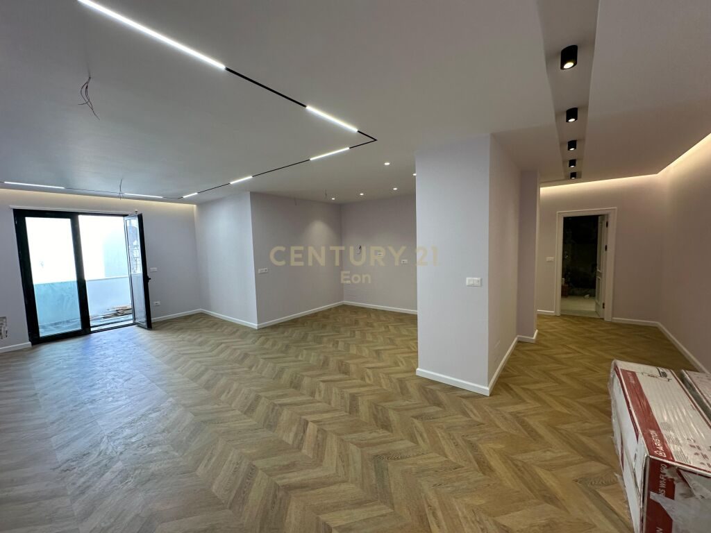 SHESIM APARTAMENT 3+1+2 NE QENDER TE DURRESIT TEK LULISHTJA 1 MAJI!