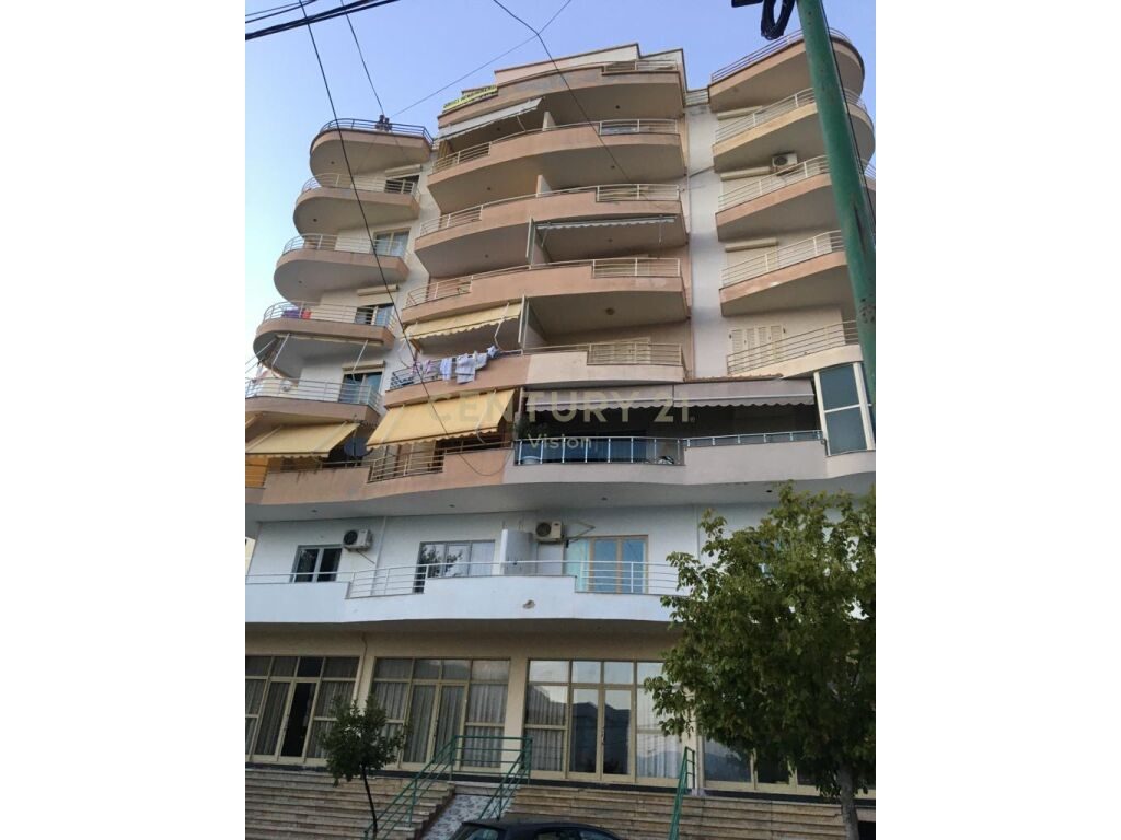 Apartament Për Shitje në Qender Sarandë  | 100m²