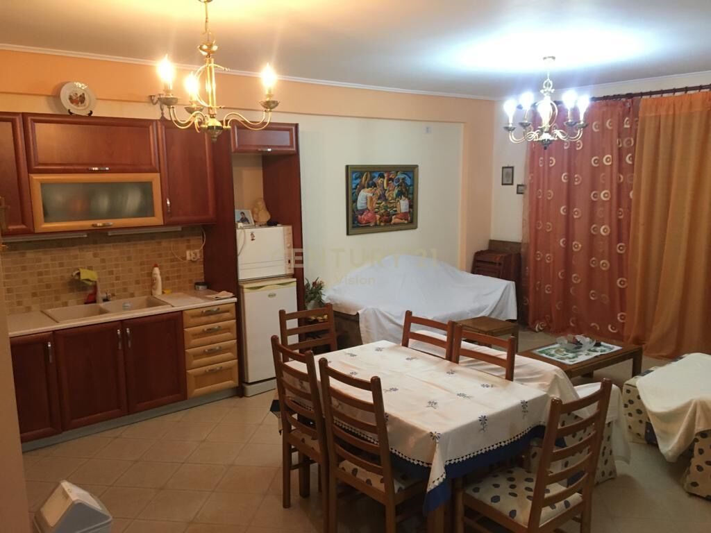 Apartament Për Shitje në Qender Sarandë  | 100m²