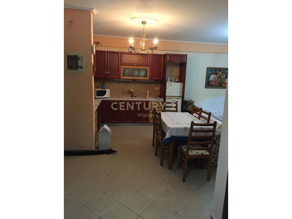 Apartament Për Shitje në Qender Sarandë  | 100m²