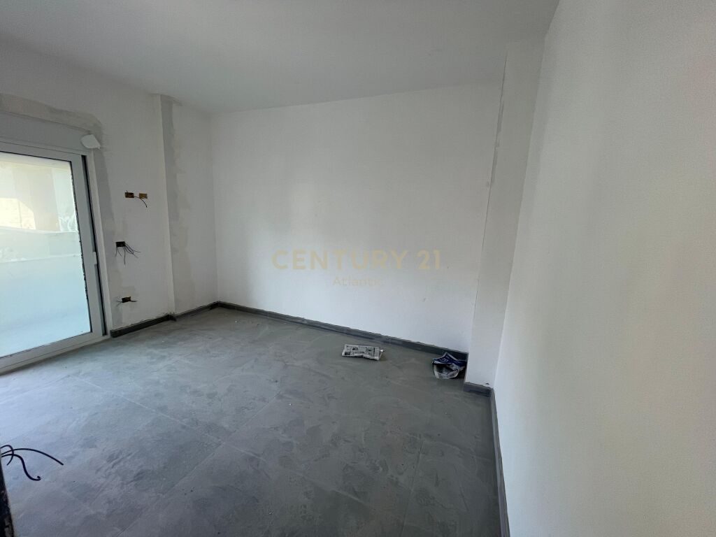 SHITET APARTAMENT 1+1 PRANE SPITALIT !