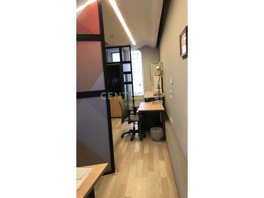Ambient biznesi për Qira në Parrucë, Shkodër -  32 m²