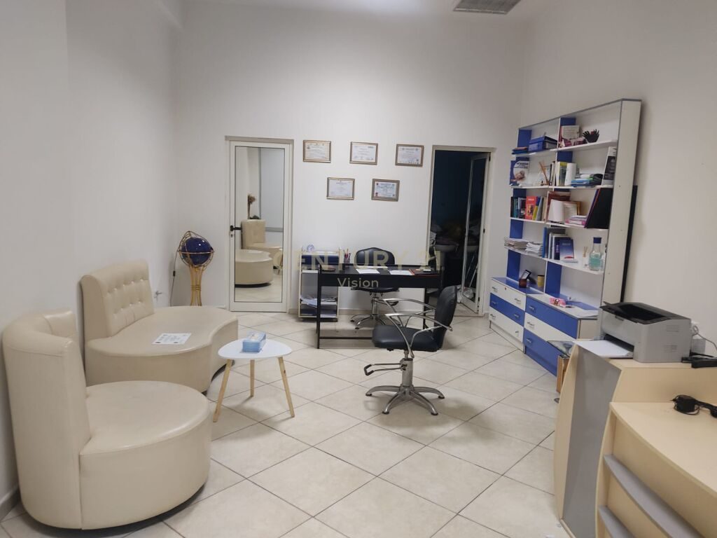 Ambient biznesi për shitje në qendër, Shkodër -  35 m²