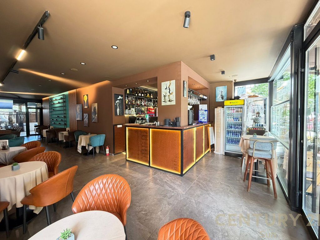 JEPET ME QIRA AMBJENT BAR KAFE NE KOMUN TE PARISIT
