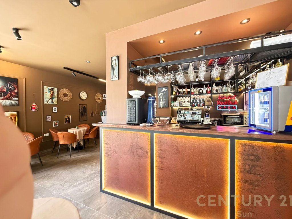 JEPET ME QIRA AMBJENT BAR KAFE NE KOMUN TE PARISIT