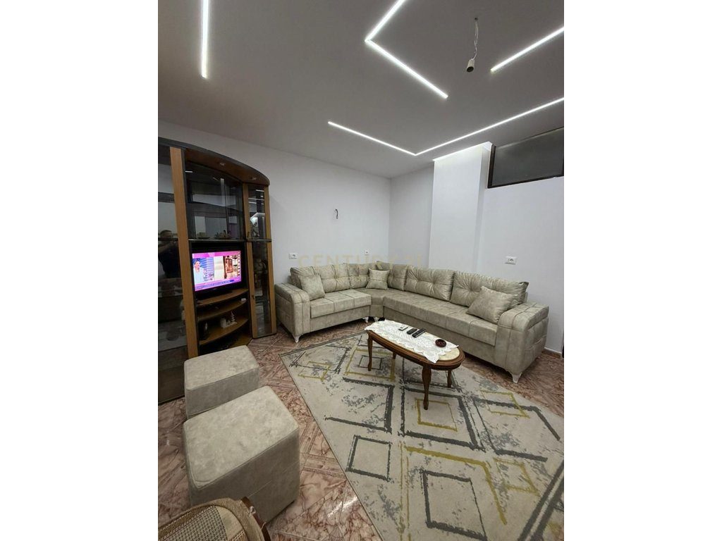 Apartament 2+1+2  Me Qira tek Gjykata Durres !