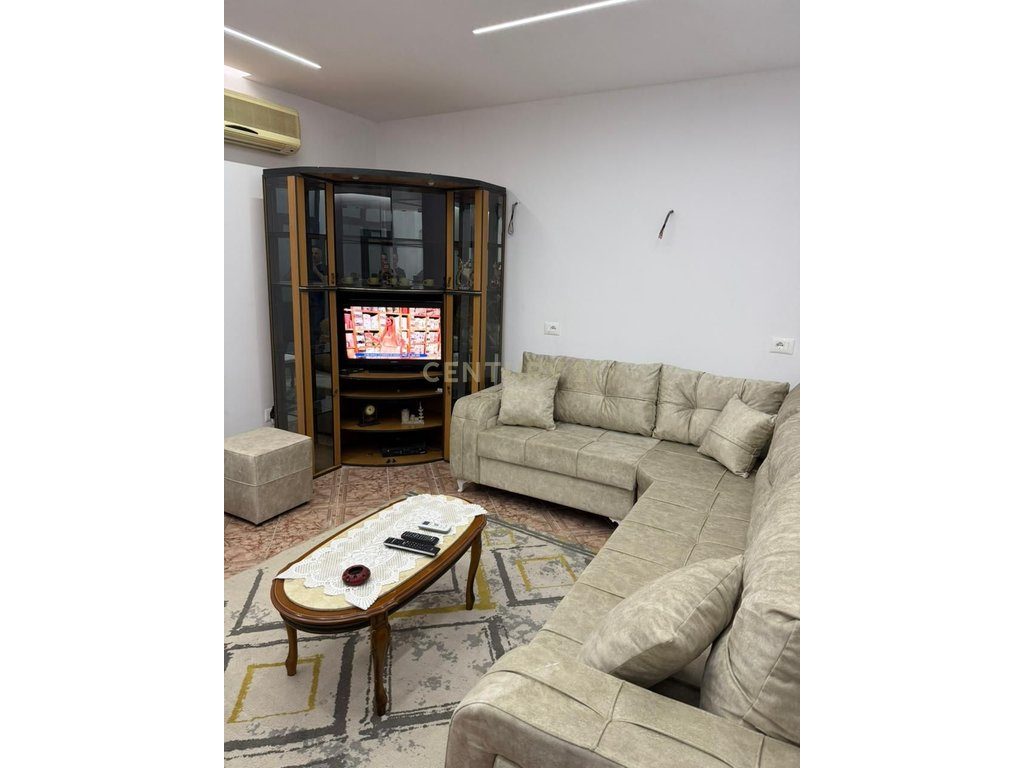 Apartament 2+1+2  Me Qira tek Gjykata Durres !