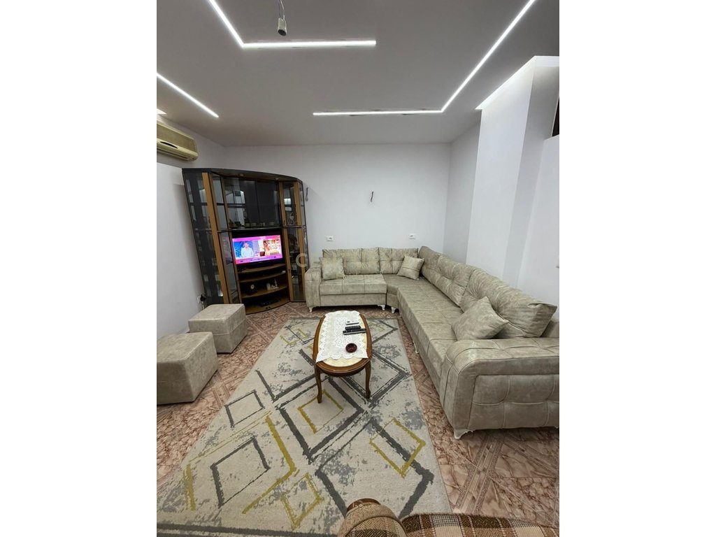 Apartament 2+1+2  Me Qira tek Gjykata Durres !