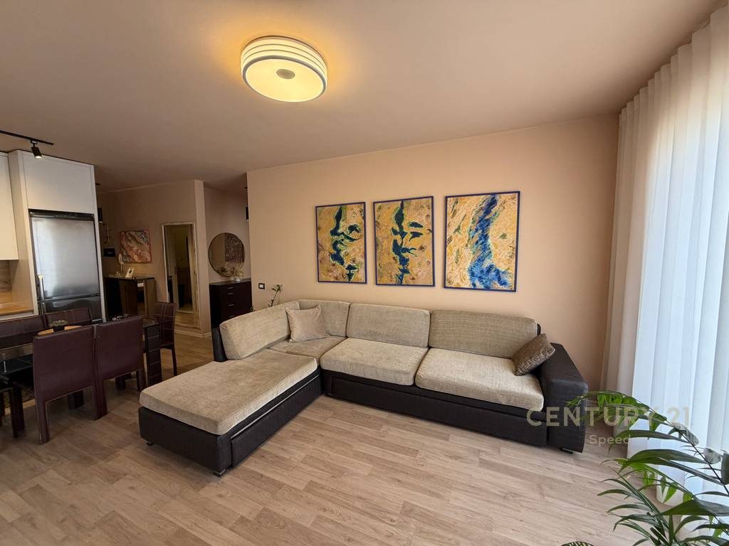 Apartament komod 1+1 me qira !