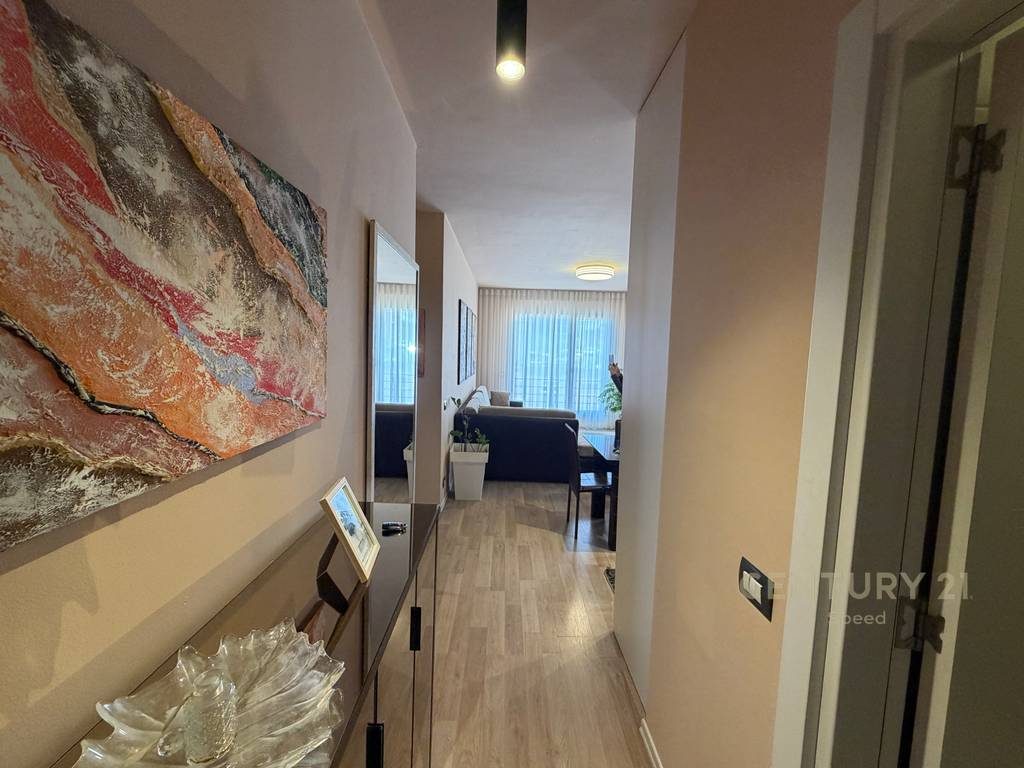 Apartament komod 1+1 me qira !