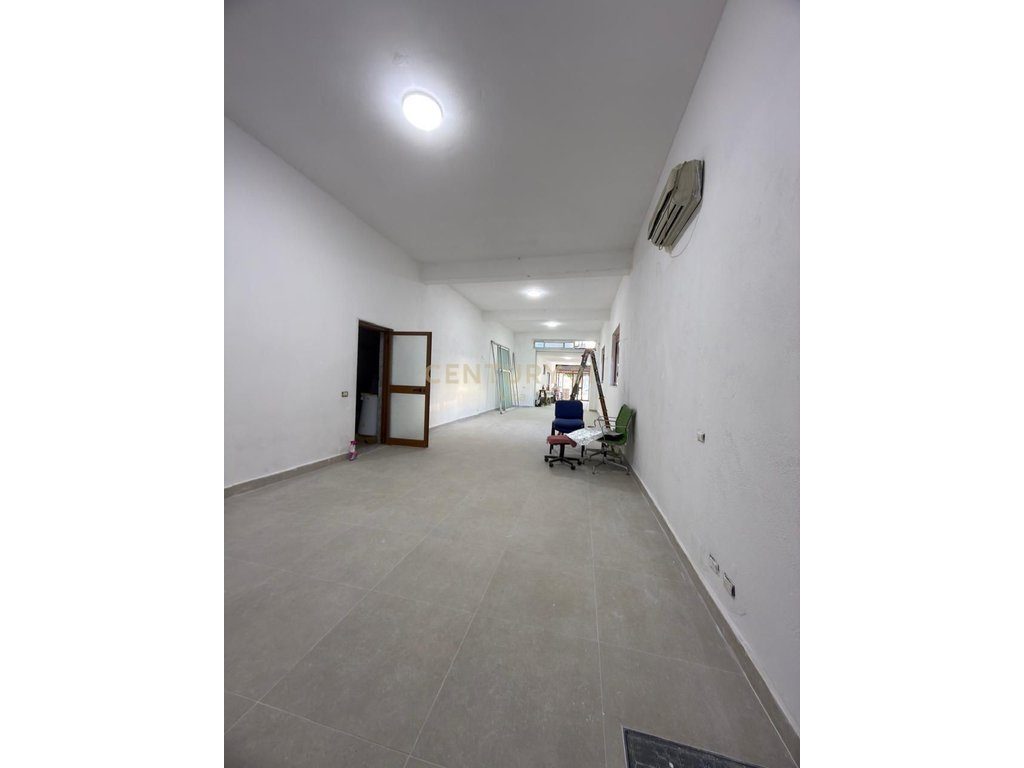 JEPET ME QIRA AMBIENT BIZNESI BUZE RRUGE  , DURRES !!