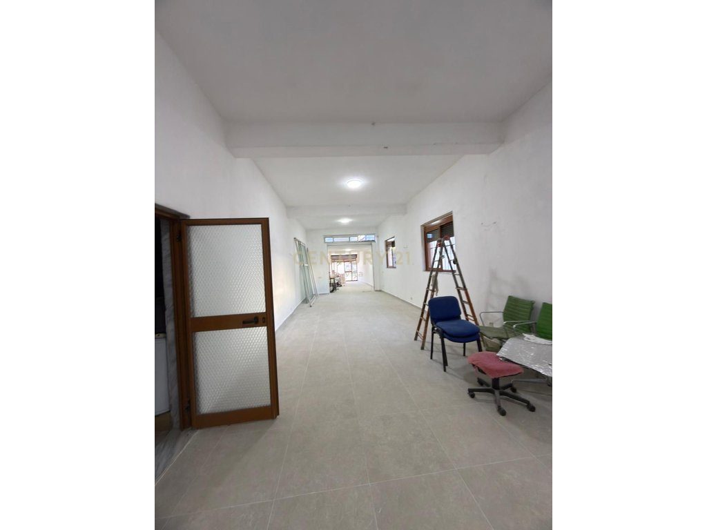 JEPET ME QIRA AMBIENT BIZNESI BUZE RRUGE  , DURRES !!