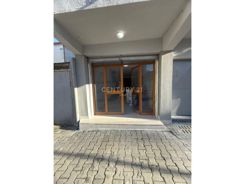 JEPET ME QIRA AMBIENT BIZNESI BUZE RRUGE  , DURRES !!