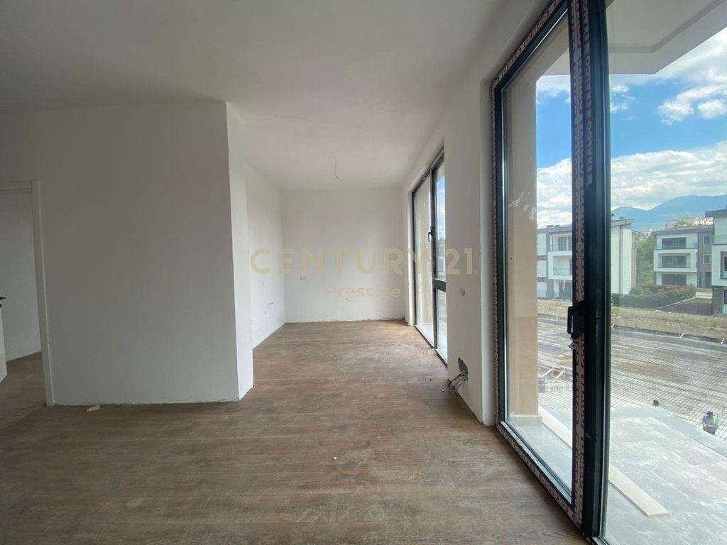 APARTAMENT 2+1+2 NE SHITJE "LAKE DIAMOND RESIDENCE", LIQENI I THATE-TIRANE!