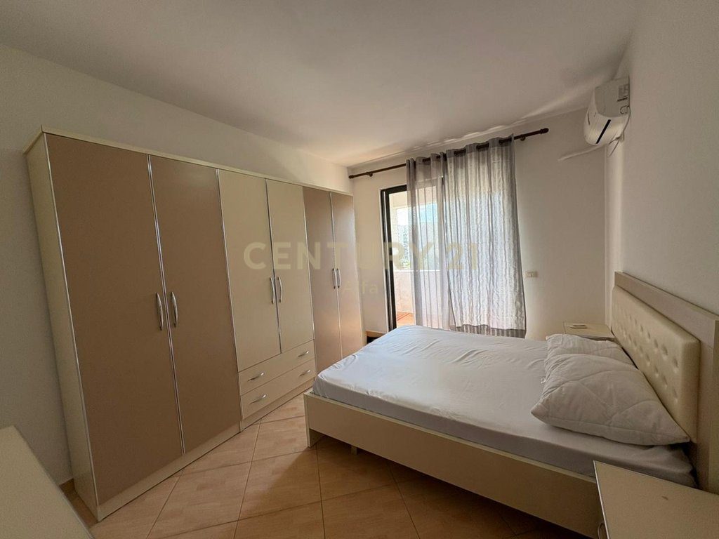 Jepet me qera apartament 1+1 pranë Rrotullimit në Astir!