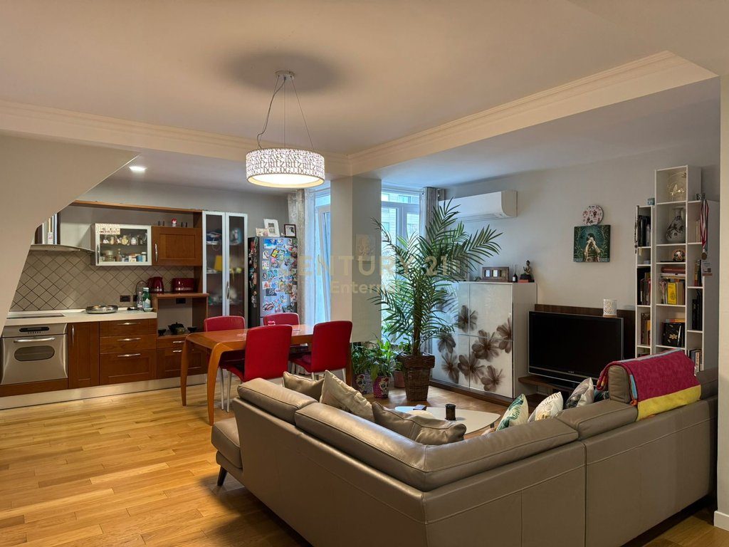 Shitet Apartament 2+1  tek Ish Garda