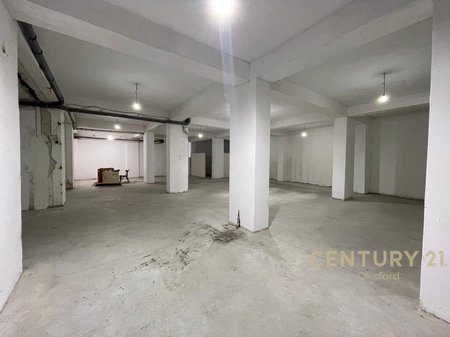 SHITET GARAZH – Kinostudio, pranë Inspektoratit Shëndetësor, Tiranë