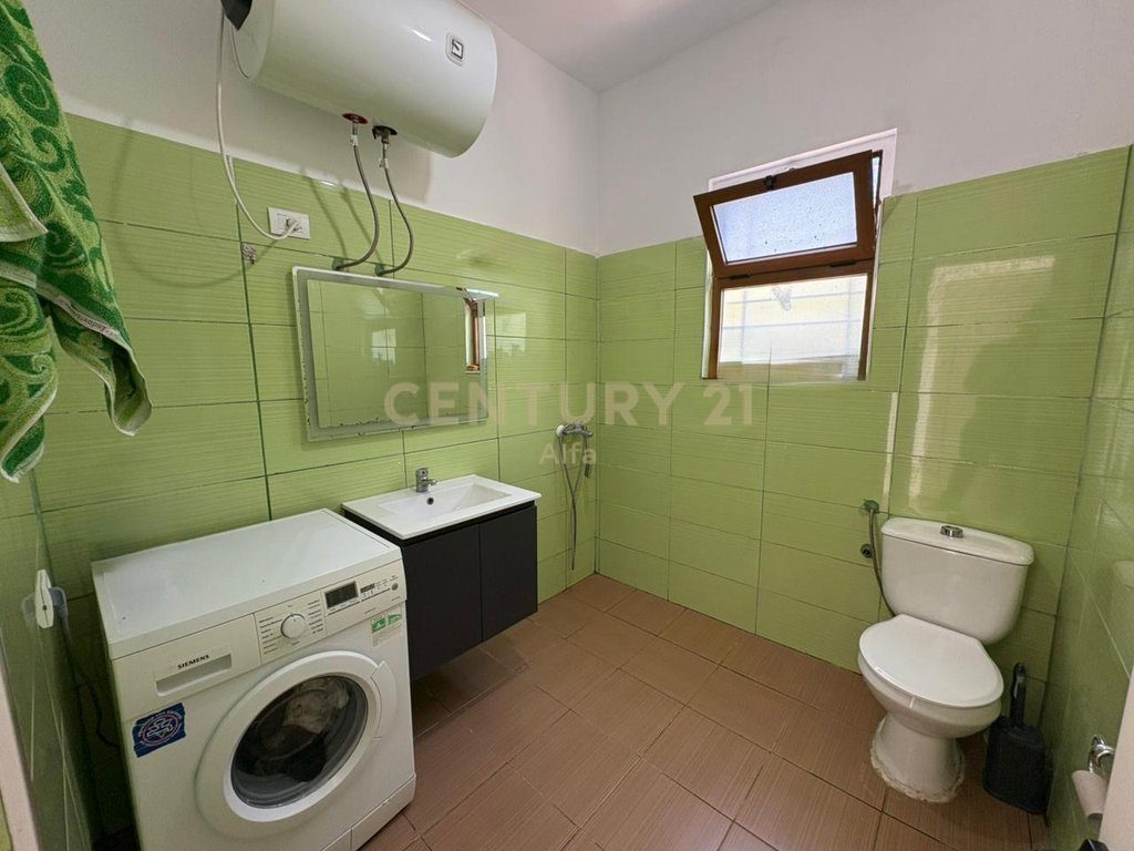 Jepet me qera shtëpi private 2+1 tek Bulevardi i Ri – pranë ish Stacionit të Trenit!